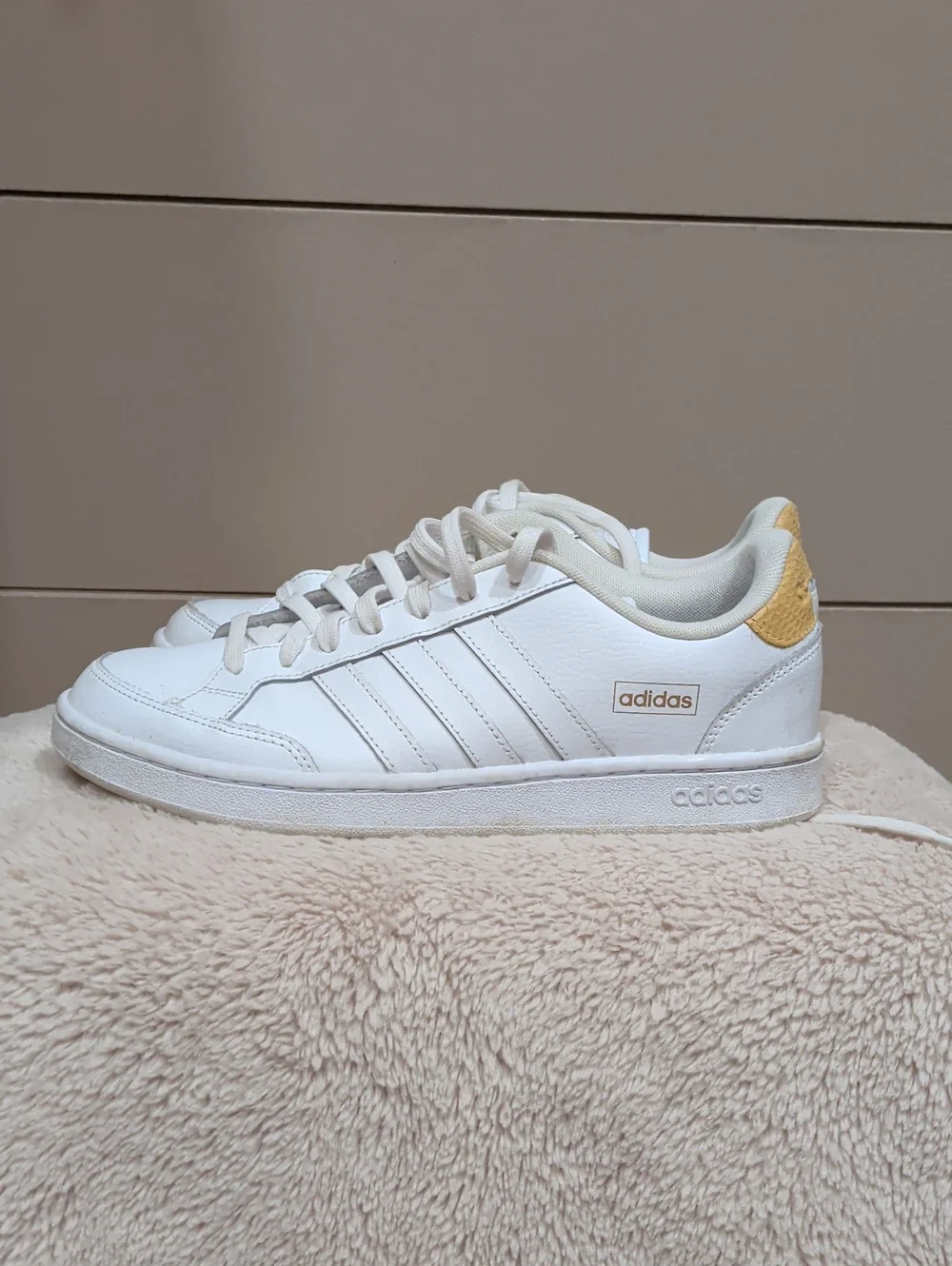 adidas Women’s White Sneakers with Pale Yellow Heel Patch